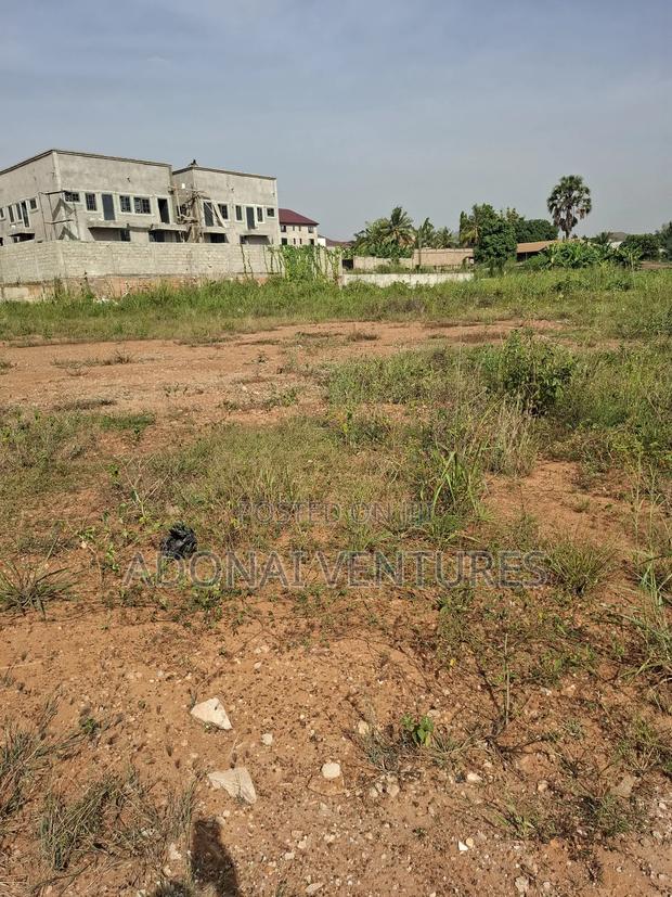 One Full Plot of Land for Sale in Location Santasi Anyinam · Photo 1