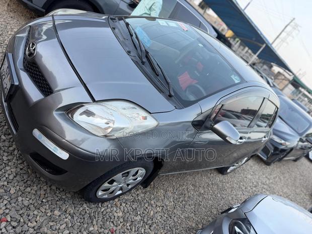 Toyota Vitz 2010 Gray