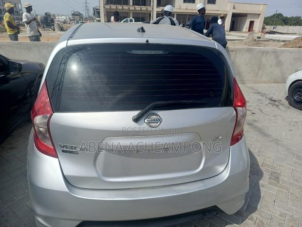 Nissan Versa 2018 Gray photo 2