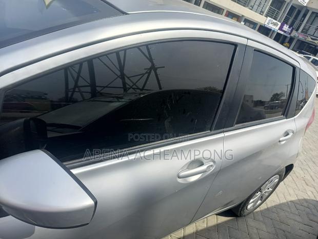 Nissan Versa 2018 Gray photo 3
