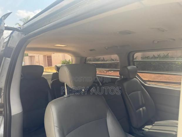 Hyundai Starex 2014 Blue photo 9