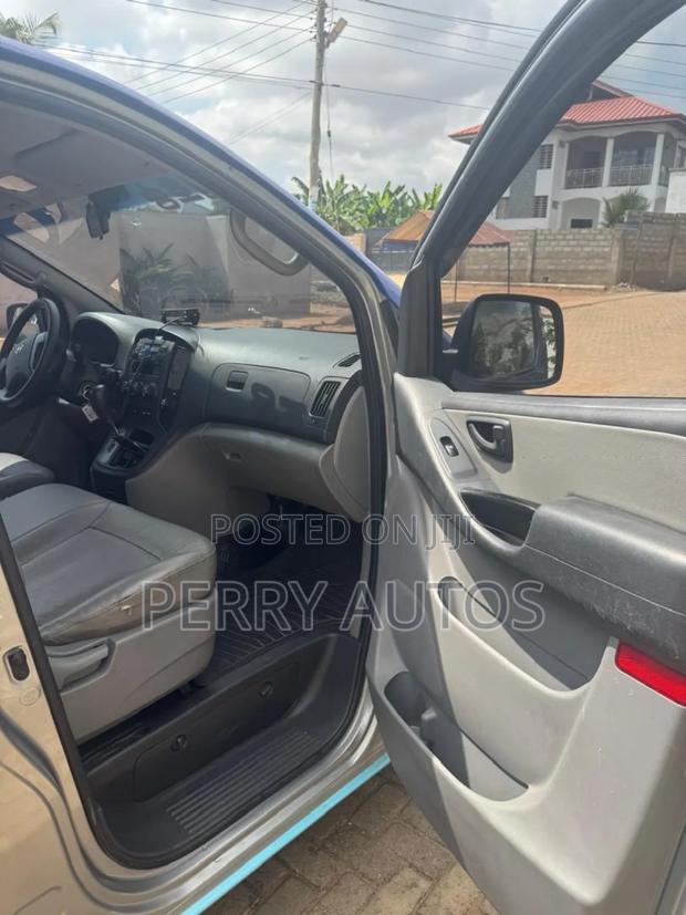 Hyundai Starex 2014 Blue photo 11