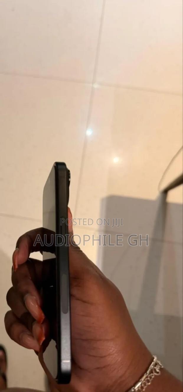 Apple iPhone 15 128 GB Black photo 4