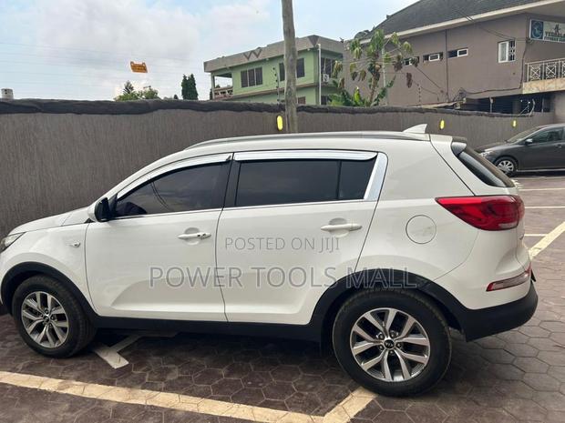 Kia Sportage 2016 White photo 2