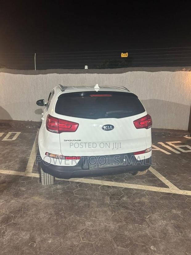Kia Sportage 2016 White photo 4