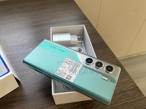 New Tecno Camon 40 Pro 256 GB Blue photo 2