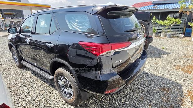 New Toyota Fortuner 2025 Black photo 3