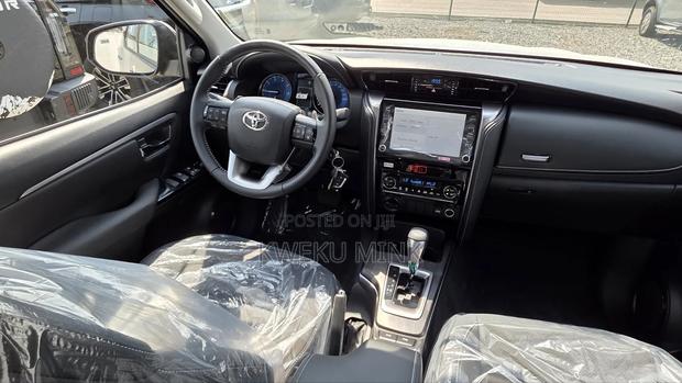 New Toyota Fortuner 2025 Black photo 5