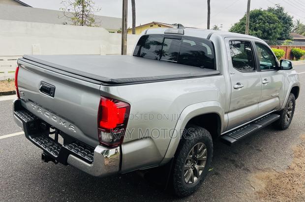 Toyota Tacoma SR5 2018 Gray