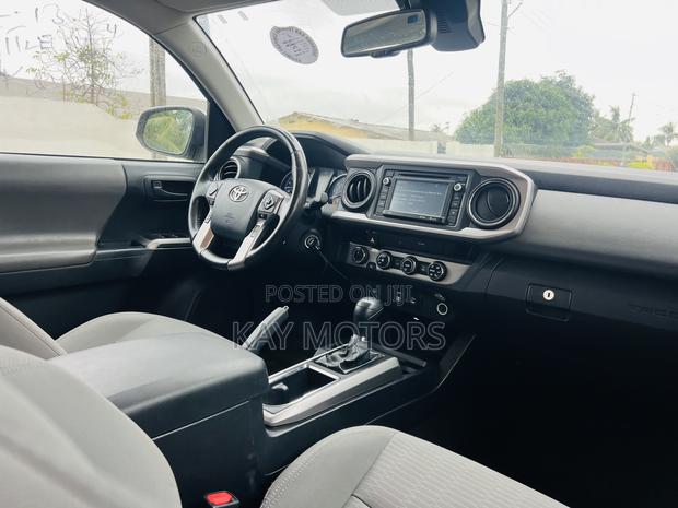 Toyota Tacoma SR5 2018 Gray