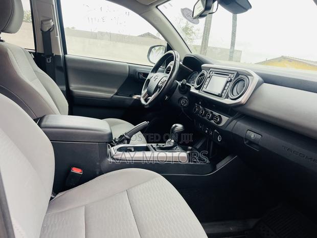 Toyota Tacoma SR5 2018 Gray