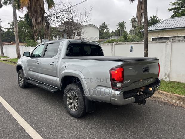 Toyota Tacoma SR5 2018 Gray