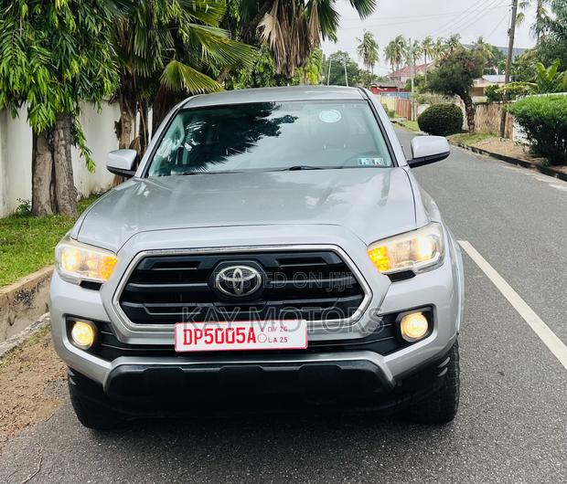 Toyota Tacoma SR5 2018 Gray