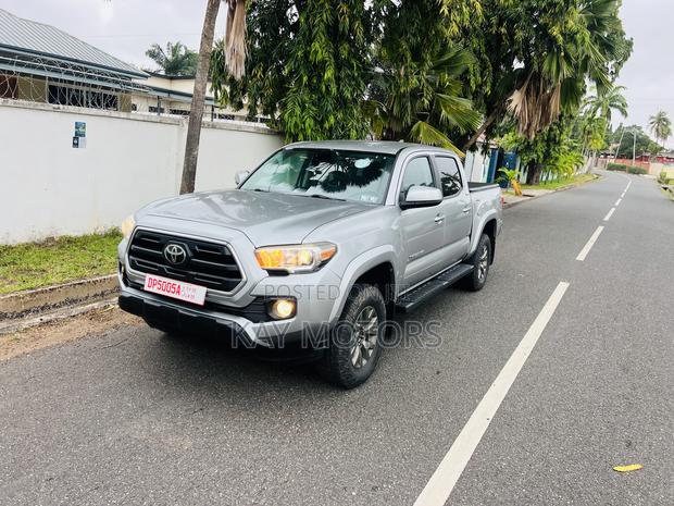Toyota Tacoma SR5 2018 Gray