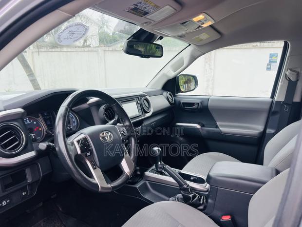 Toyota Tacoma SR5 2018 Gray