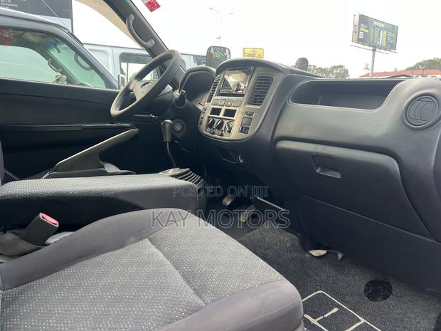 Nissan Caravan (Urvan) 2005 Grey