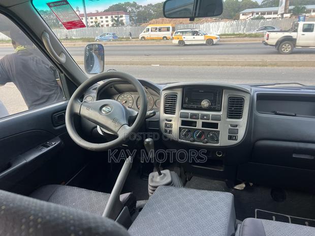 Nissan Caravan (Urvan) 2005 Grey