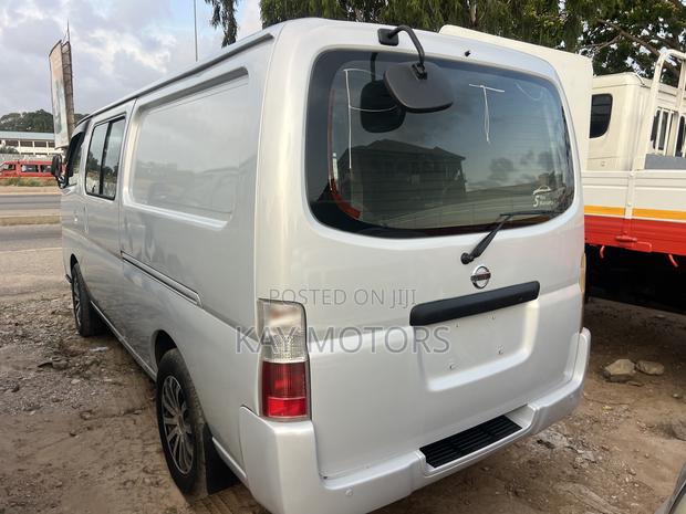 Nissan Caravan (Urvan) 2005 Grey
