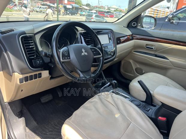 Mitsubishi Outlander SE 4dr SUV (2.4L 4cyl CVT) 2015 Black