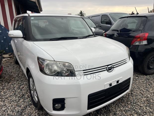 Toyota Corolla Rumion Hatchback 1.8 AWD 2012 White