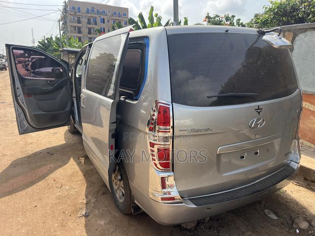 Hyundai Starex 2015 Grey