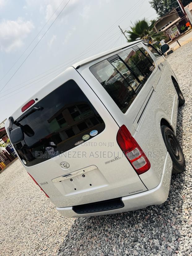 Toyota HiAce 2013 Silver photo 4