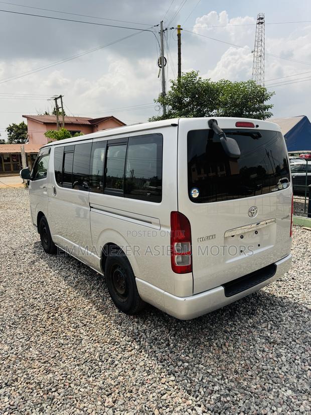 Toyota HiAce 2013 Silver photo 3
