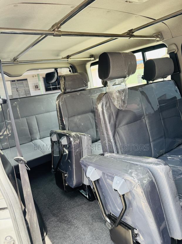 Toyota HiAce 2013 Silver photo 6