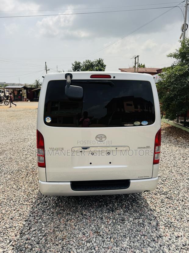 Toyota HiAce 2013 Silver photo 5