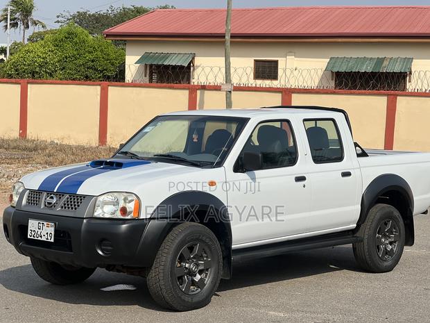 Nissan Hardbody 2019 White