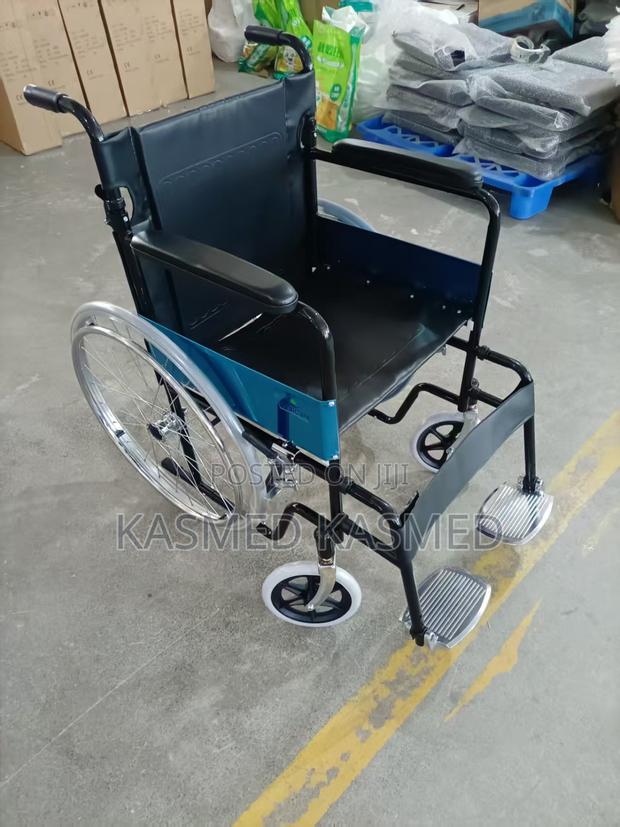 Normal Wheelchair · Photo 2