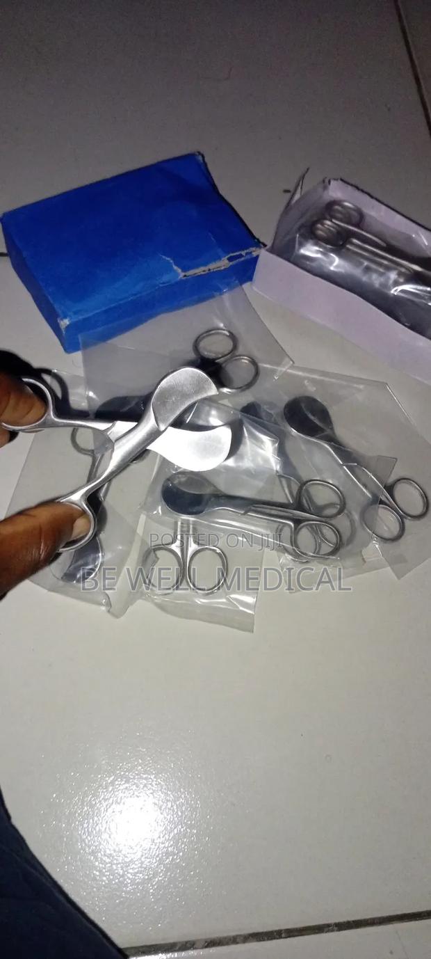 Umbilical Cord Scissors · Photo 3