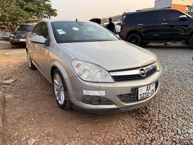 Opel Astra 2010 Silver