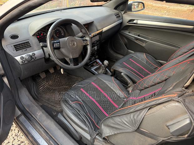 Opel Astra 2010 Silver