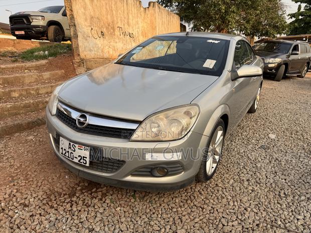 Opel Astra 2010 Silver