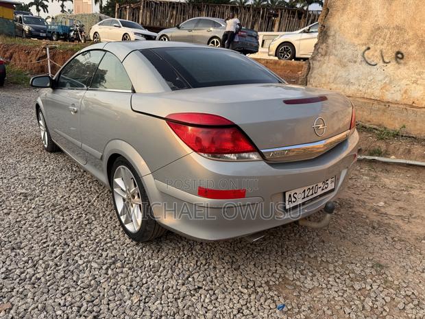 Opel Astra 2010 Silver
