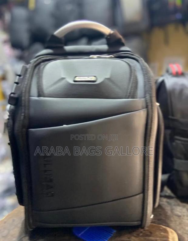 Quality Waterproof Backpack With Locker · Photo 3