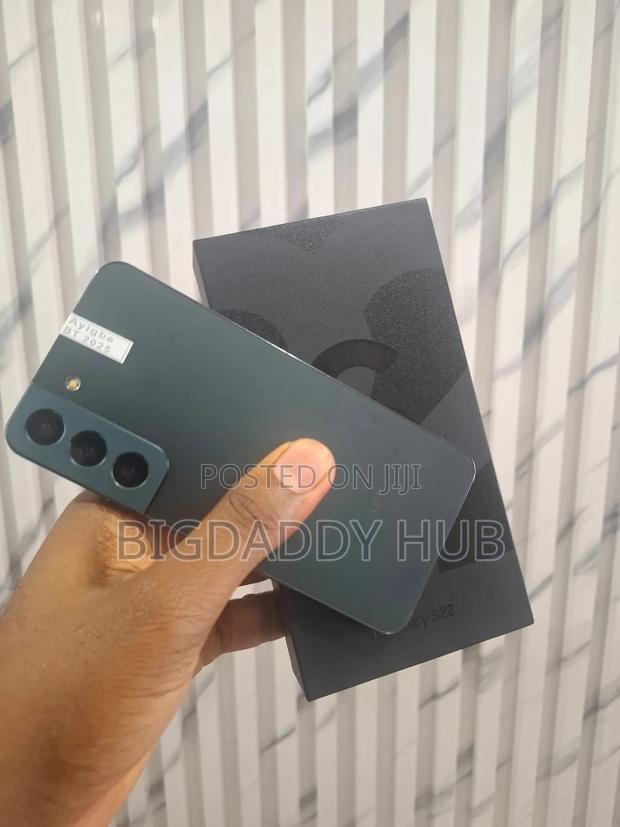 New Samsung Galaxy S22 5G 128 GB Black