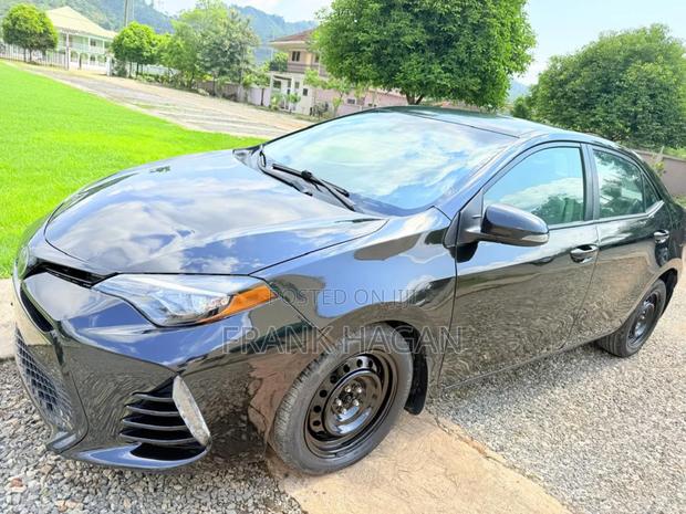 Toyota Corolla LE (1.8L 4cyl 2A) 2019 Black