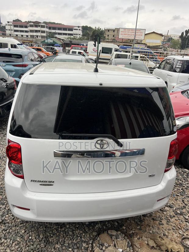 Toyota Corolla Rumion Hatchback 1.8 AWD 2012 White