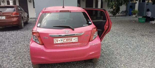 Toyota Vitz 1.3 FWD 5dr 2011 Pink photo 5