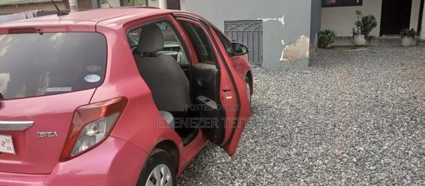 Toyota Vitz 1.3 FWD 5dr 2011 Pink photo 6