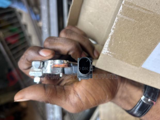 Honda Civic Battery Terminal Sensor photo 2