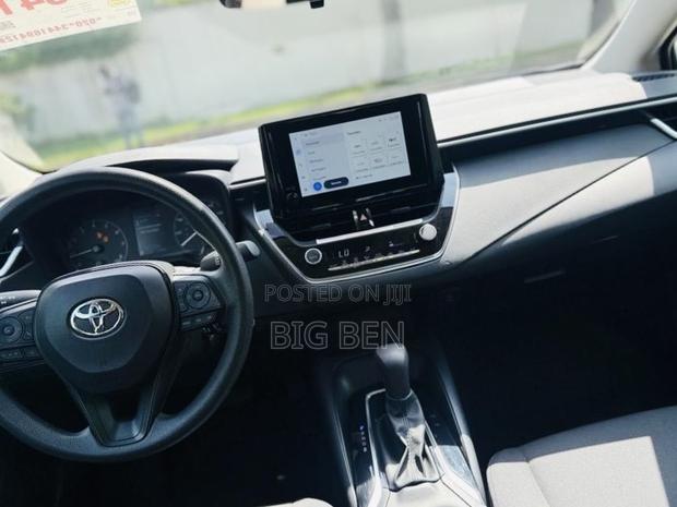 Toyota Corolla LE 2024 Silver