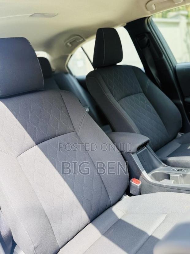 Toyota Corolla LE 2024 Silver