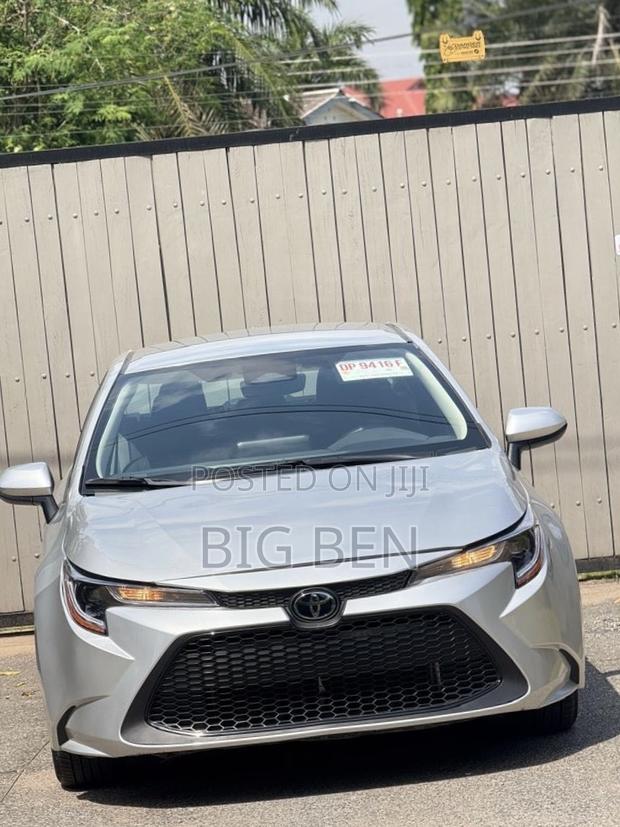 Toyota Corolla LE 2024 Silver