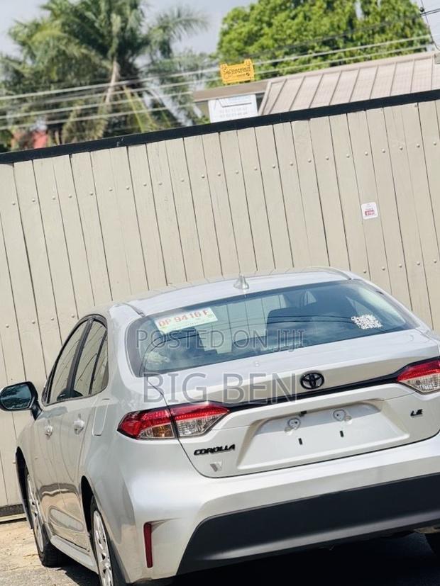 Toyota Corolla LE 2024 Silver