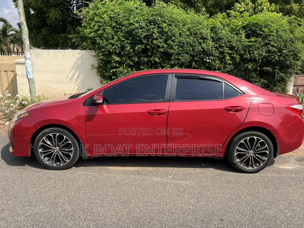 Toyota Corolla S 4dr Sedan (1.8L 4cyl CVT) 2016 Red photo 3