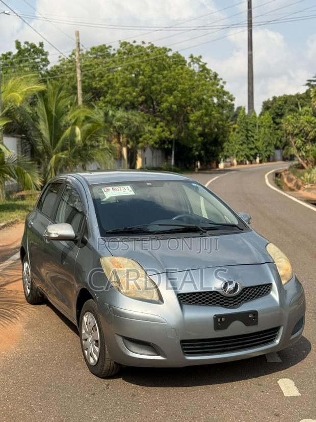 Toyota Vitz 1.0 FWD 5dr 2010 Silver