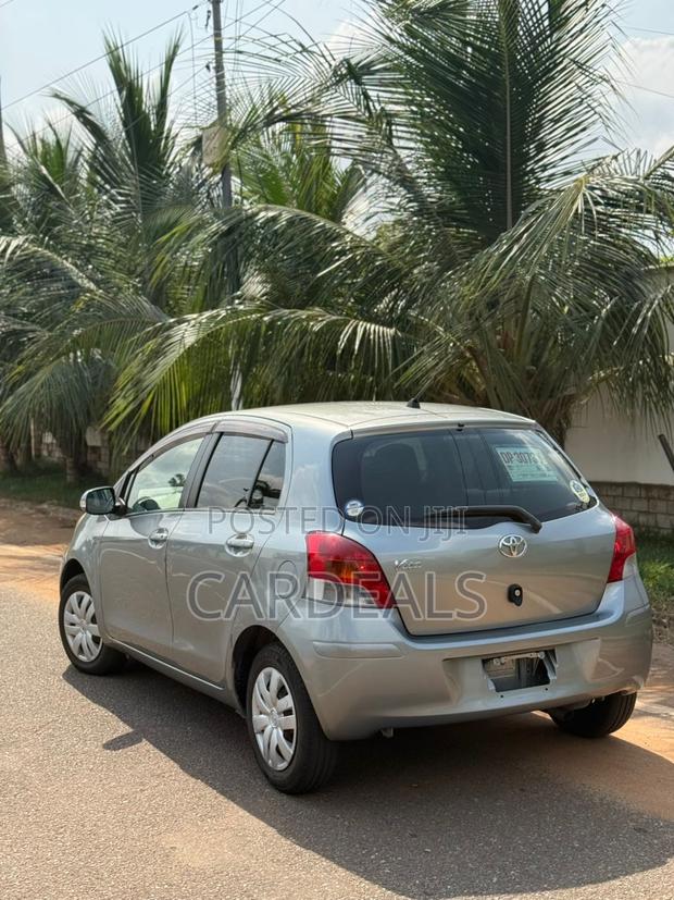 Toyota Vitz 1.0 FWD 5dr 2010 Silver